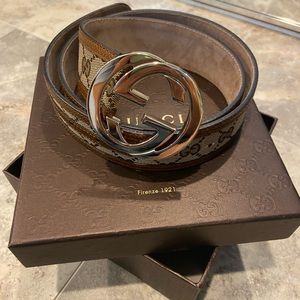Excellent Gucci cc belt